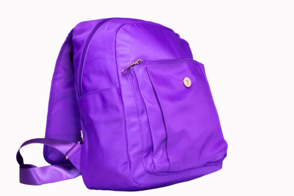 Mochila morada impermeable
